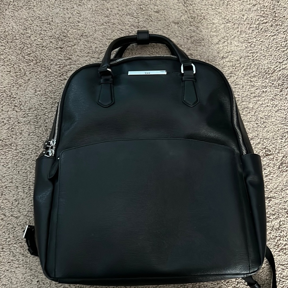Tumi all leather voyager backpack